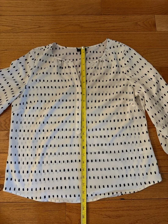 Talbots Petites Women's White and Black Patterned V-Neck Blouse - Picture 12 of 12